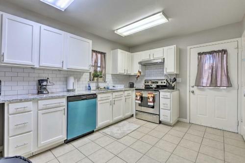 Modern Cottage By Boomtown, About 1 Mi To Beach!