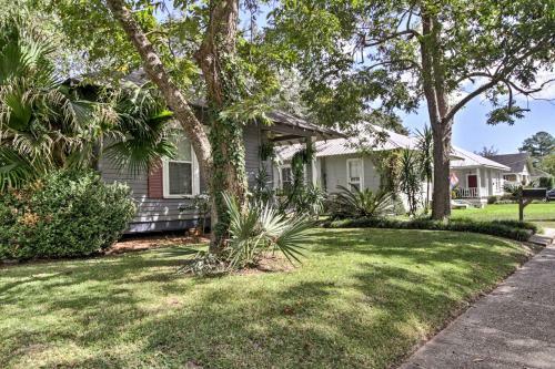 Historic Moss Point House With Loft - 6 Mi To Beach!