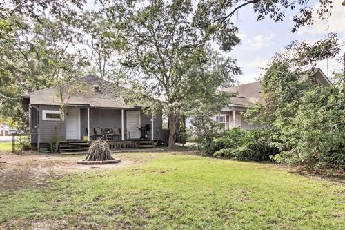 Historic Moss Point House With Loft - 6 Mi To Beach!
