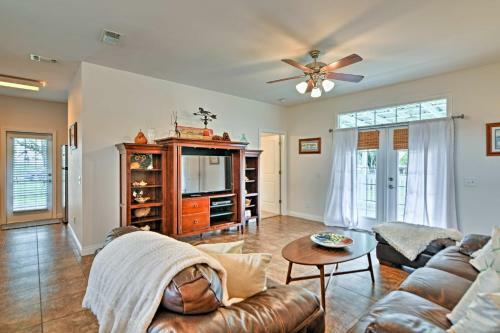 Cozy Pass Christian House With Porch Steps From Beach