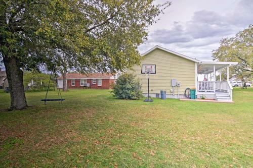 Cozy Pass Christian House With Porch Steps From Beach