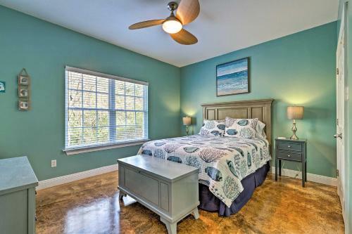Charming Coastal Cottage Walk To Beach And Downtown!