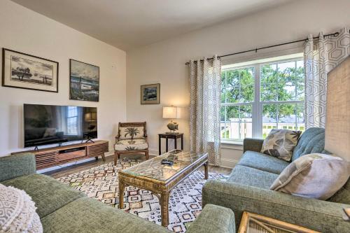 Gulf Coast Getaway With Water Views - Walk To Beach!