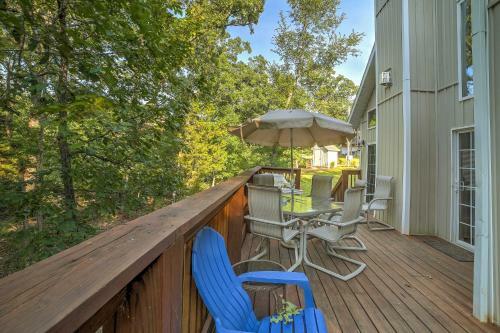 Lakefront Blue Eye Cottage With Hot Tub And Fire Pit!