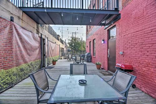 Apartamento Modernized Dtwn Condo With Patio And Grill Access