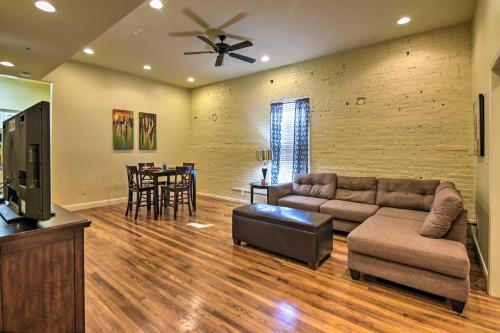 Apartamento Modernized Dtwn Condo With Patio And Grill Access