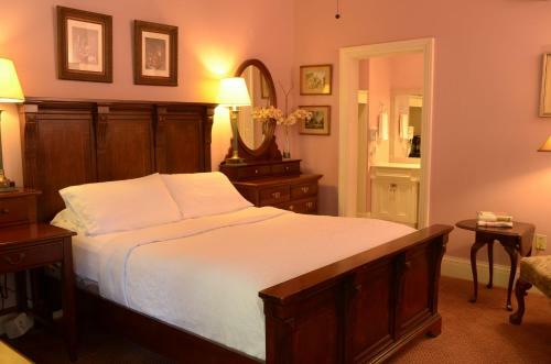 Bed & Breakfast Anchuca Historic Mansion & Inn