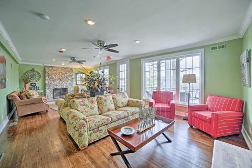 Downtown Branson Home With Pool Mins To The Landing!
