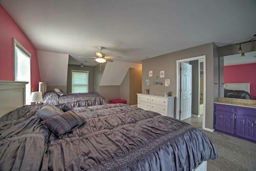 Charming Hillside Branson Home With Spacious Deck!