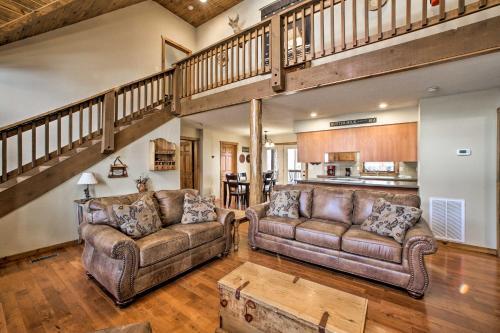 Rustic Lake Cabin- 1 Mi To Silver Dollar City