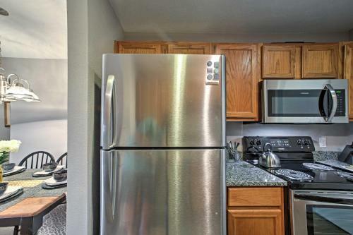 Apartamento Branson Condo With Views About 4 Mi To Silver Dollar!