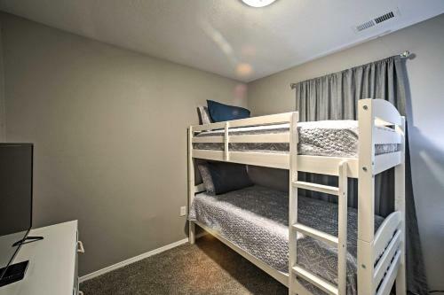 Apartamento Branson Condo With Views About 4 Mi To Silver Dollar!