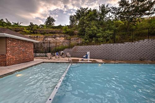 Apartamento Branson Condo With Views About 4 Mi To Silver Dollar!