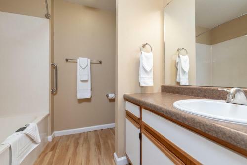 Hotel Surrey Vacation Resort By Capital Vacations