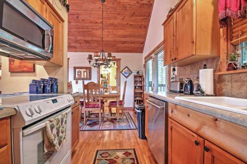 Branson Little Cedar Resort-style Cabin With Porch!