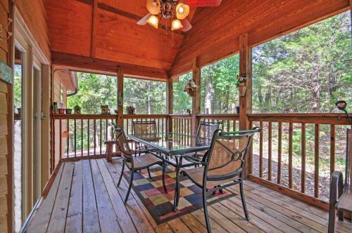 Branson Little Cedar Resort-style Cabin With Porch!