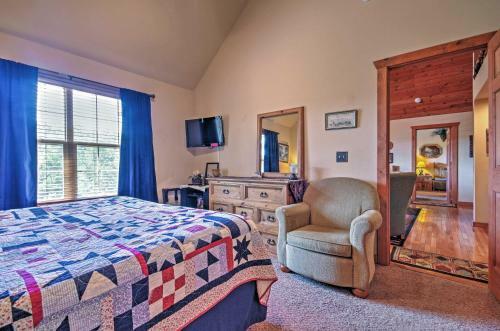Branson Little Cedar Resort-style Cabin With Porch!