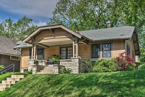 Bright Bungalow With Patio - Walk To Loose Park
