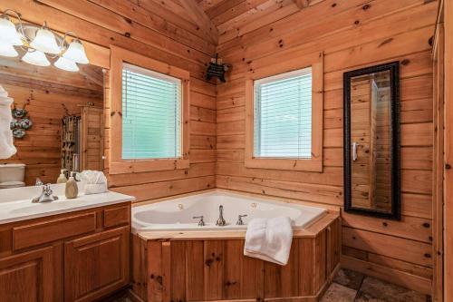 Premium Log Cabin Vacation Experience, Hottub,firepit, Woods Ozark Preserve