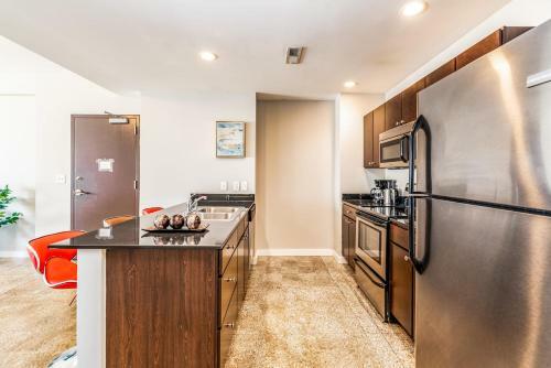 Jacuzzi In The Sky Luxe Condo By Cozysuites