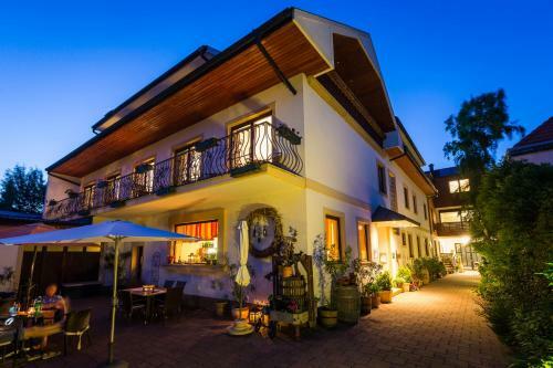 Hostal Pension Julia - Haus Elisabeth - Weinhof Lang