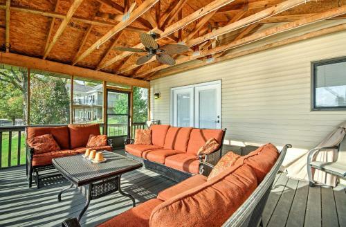Lakefront Sunrise Beach Home With Dock And Water Slide!