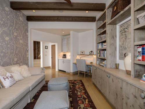 Moonshadow Lodge By Big Sky Vacation Rentals