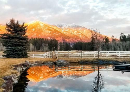 Roam Beyond - Glacier, Montana