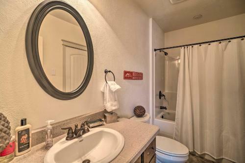 Updated Townhome With Hot Tub - Walk To Downtown!