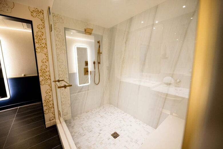 Hotel Circa Resort & Casino - Adults Only