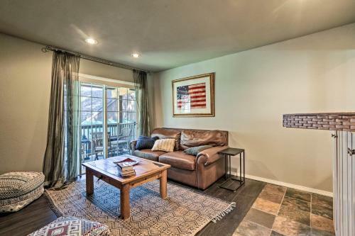 Rustic Townhouse With Fireplace, Less Than 1mi To Ski!