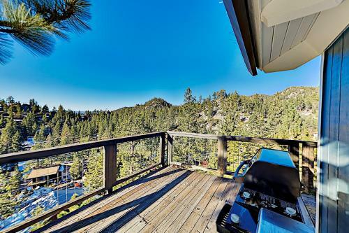 Apartamento Mountain & Lake-view Hideaway With Alfresco Dining Duplex