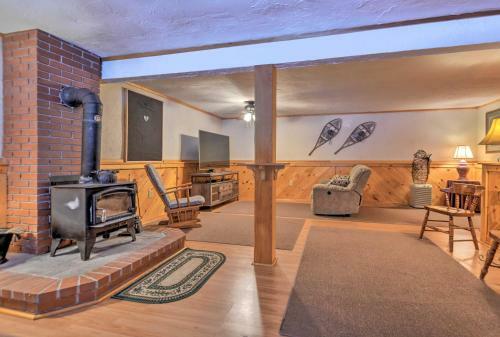 Cozy White Mountain Home - 5 Mins To Attitash Mtn!