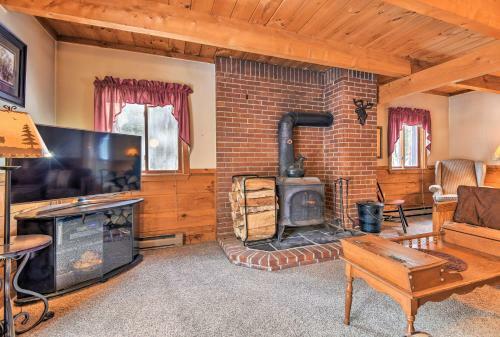 Cozy White Mountain Home - 5 Mins To Attitash Mtn!