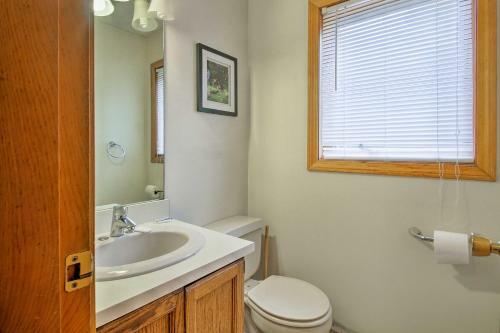 White Mtns Townhome With Pvt Deck And Pool Access