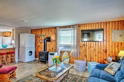 Hampton Cottage - Walk To Beaches And Marina!