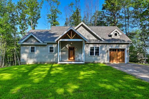 Gilford House With Deck And Grill - Mins To Beach!
