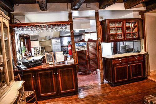 Brook Road Inn
