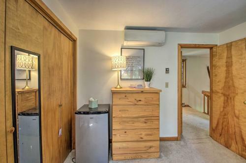 Bright Getaway With Lake Access - Near Gunstock