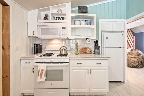 North Conway Home With Sunroom-near Saco River!