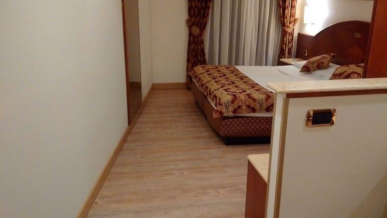 Mokinba Hotels King