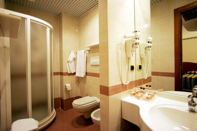 Mokinba Hotels King