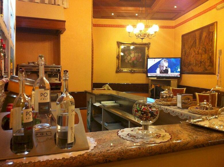 Mokinba Hotels King