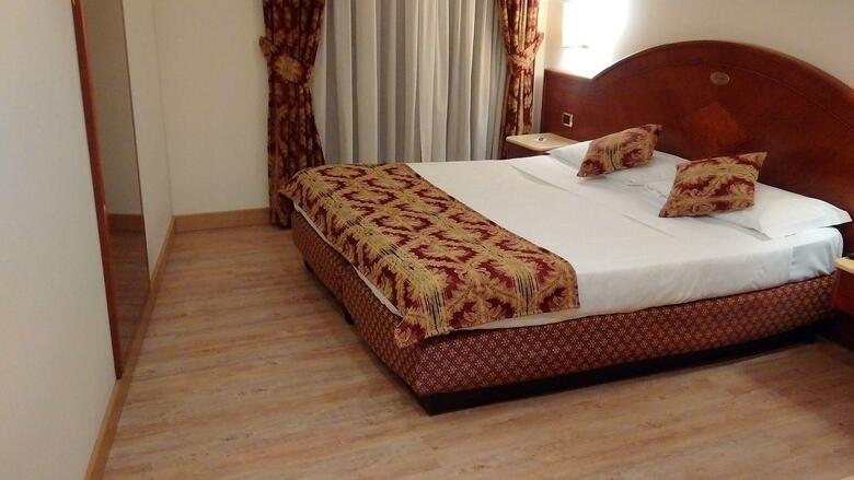 Mokinba Hotels King