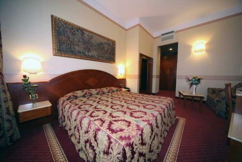 Mokinba Hotels King