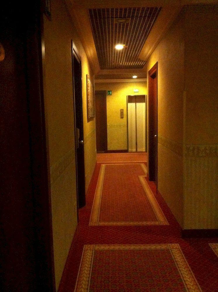 Mokinba Hotels King