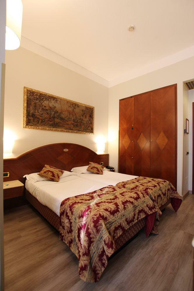 Mokinba Hotels King