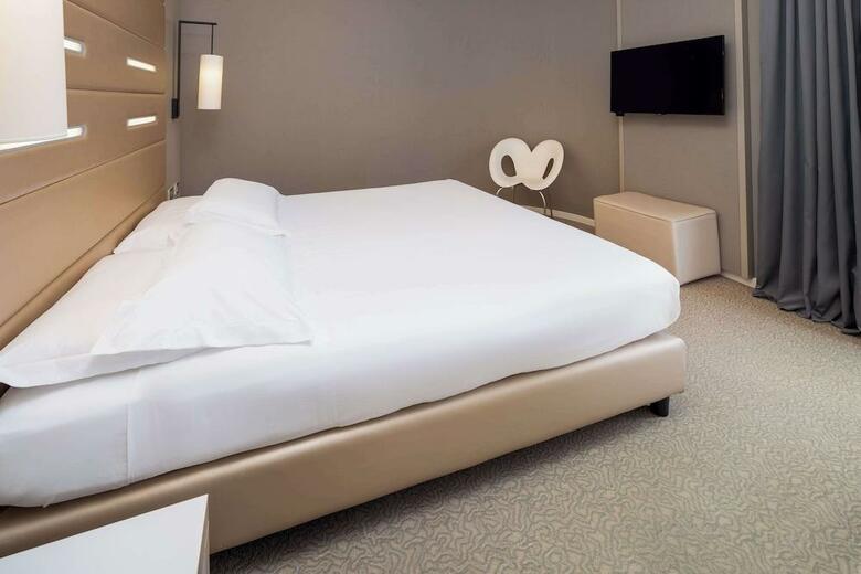 Hotel B4 Bologna Tower