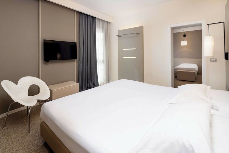 Hotel B4 Bologna Tower