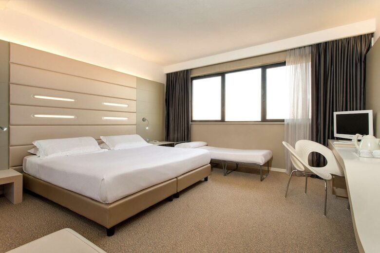 Hotel B4 Bologna Tower